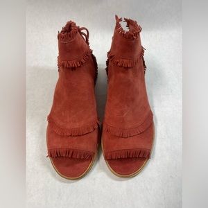 Silent D sandal size 6.5